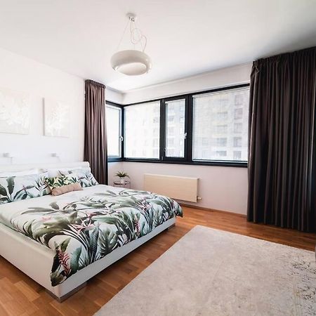 Prague Marina River View Apartment Close To City Centre Free Parking Luaran gambar