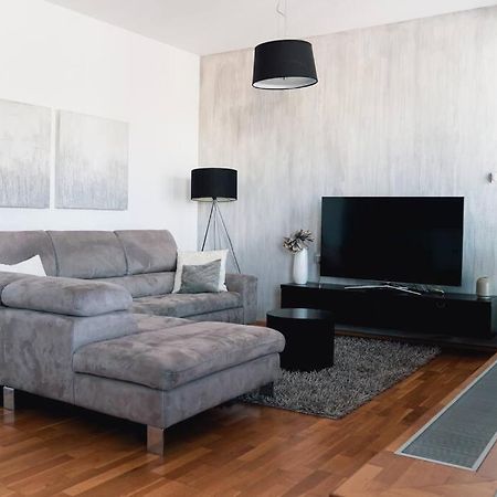 Prague Marina River View Apartment Close To City Centre Free Parking Luaran gambar