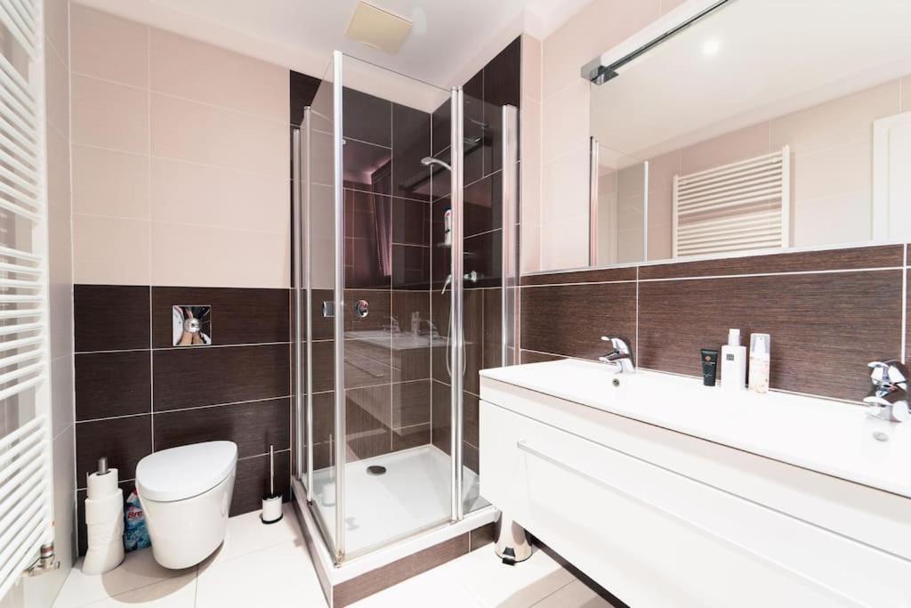 Prague Marina River View Apartment Close To City Centre Free Parking Luaran gambar