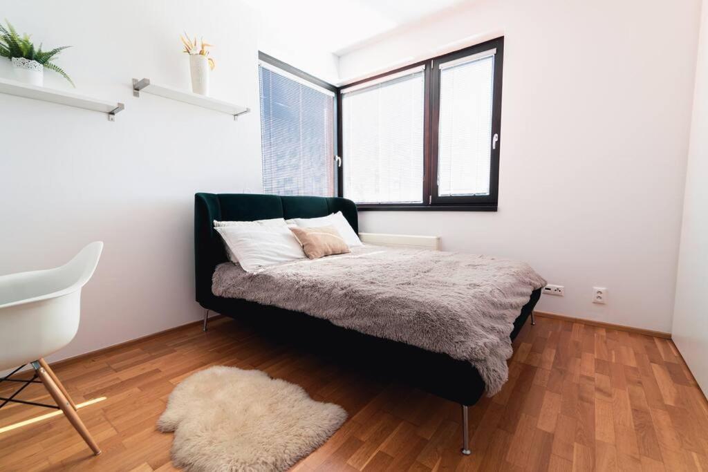 Prague Marina River View Apartment Close To City Centre Free Parking Luaran gambar